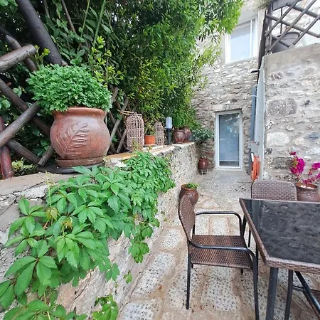 Plavoukos'house * Kotronas